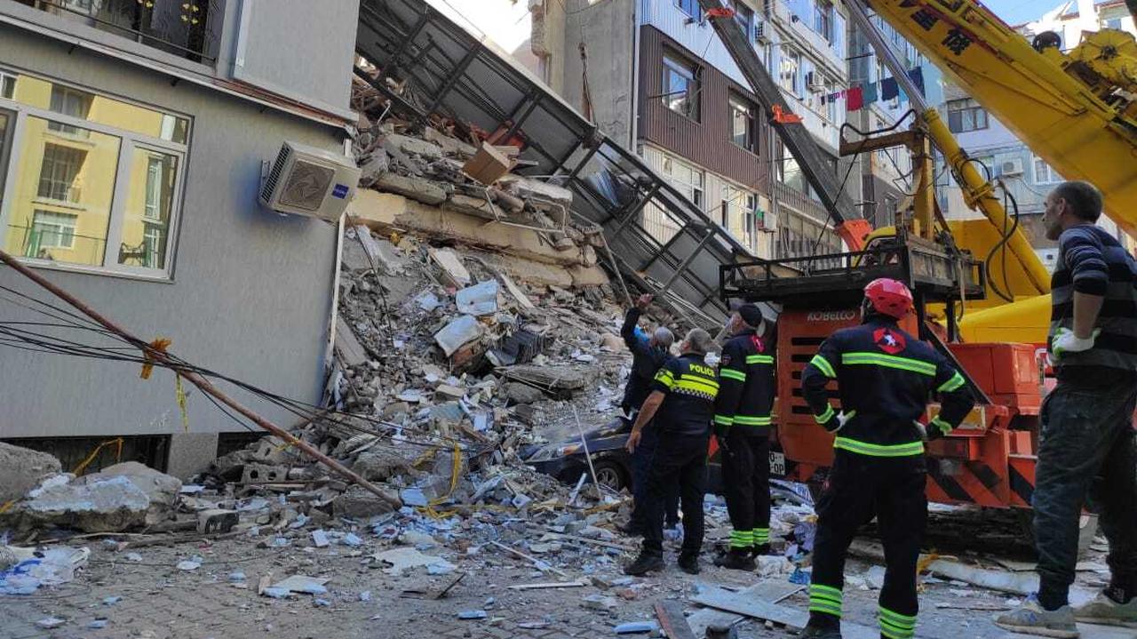 W Batumi zawalił się budynek mieszkalny. Liczba ofiar wzrosła do dziewięciu
