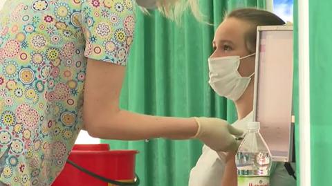 Zwalnia tempo szczepień