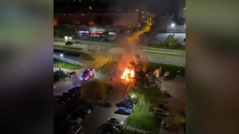 Pożar samochodów na ulicy Wyszogrodzkiej w Płocku