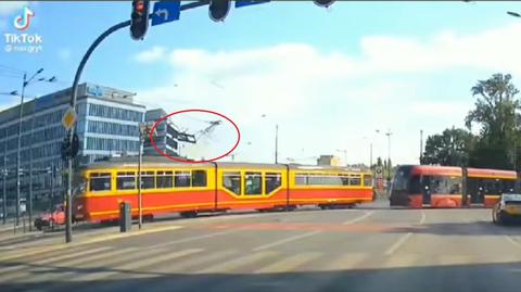 Zerwany pantograf w tramwaju w Łodzi