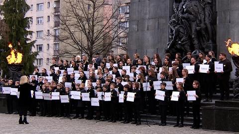 Pieśń partyzantów żydowskich "Zog nit kejn mol" wykonana podczas obchodów 80. rocznicy powstania w getcie warszawskim