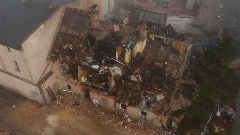 Zawaliła się część budynku w Ścinawie. Poparzona kobieta zabrana śmigłowcem do szpitala