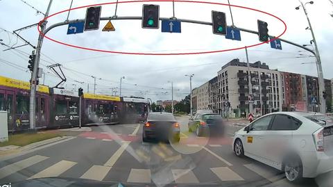 Niebezpieczna sytuacja na skrzyżowaniu we Wrocławiu