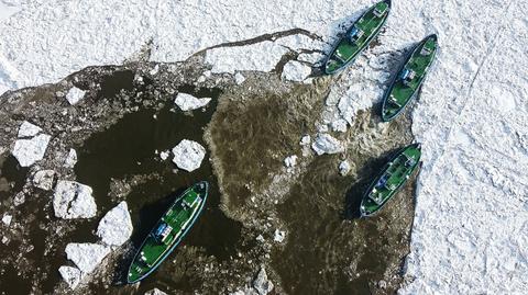 Osiem lodołamaczy pracuje na zbiorniku włocławskim