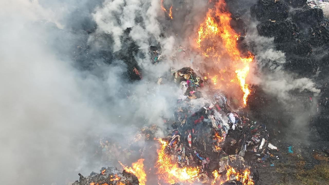 Kolejny pożar składowiska tekstyliów. Straż pożarna: podejrzewamy podpalenie