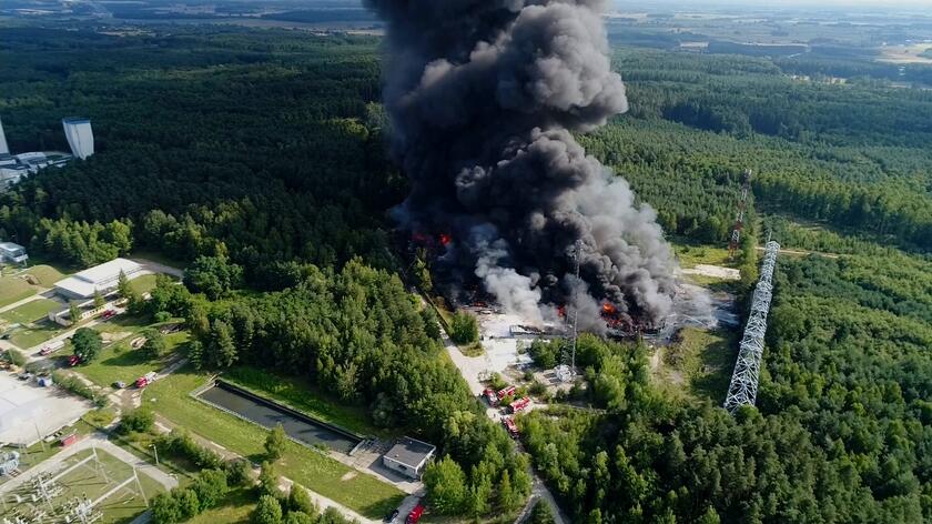 Pożar składowiska odpadów w Jakubowie na Dolnym Śląsku. Film z drona
