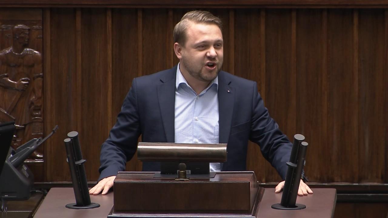 Jacek Ozdoba, discurso en el Sejm.  Habla de «panqueques» y «King Kong».  Szymon Hołownia reacciona
