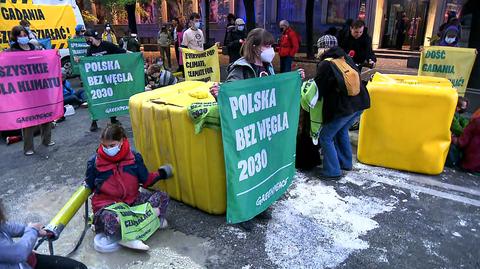 Greenpeace activists protest in Warsaw