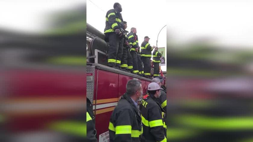 Nowojorscy strażacy podziękowali pracownikom szpitali 
