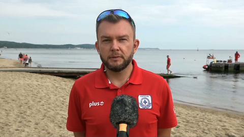 Ratownik WOPR w Sopocie Maciej Dziubich: Alkohol na plaży praktycznie jest zawsze. Co najgorsze, oprócz piwa pojawia się alkohol wysokoprocentowy