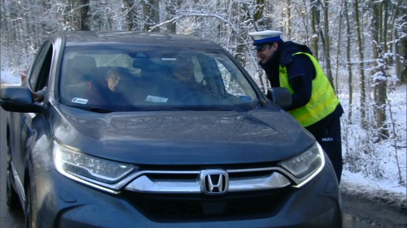 Janina Ochojska zatrzymana przez policjantów przy próbie wjazdu do Białowieży