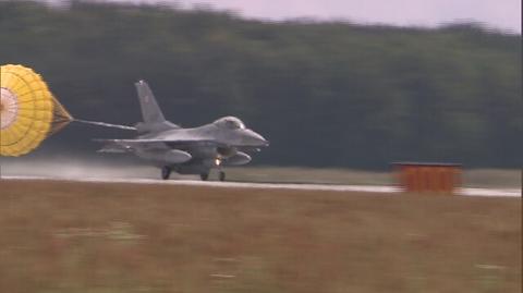 Samoloty F-16 wróciły do bazy w Łasku po remoncie (materiał z 26 lipca 2019 r.)