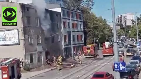 Polish man jumps out of burning house, passersby catch him