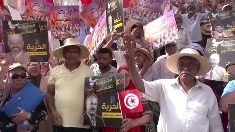 Protest w Tunisie przeciwko prezydentowi Kaisowi Saiedowi (materiał z lipca 2023 roku)