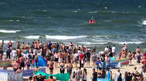 Troje dzieci porwała fala w Darłówku, morze wyrzuciło jedno. 14-latek zmarł
