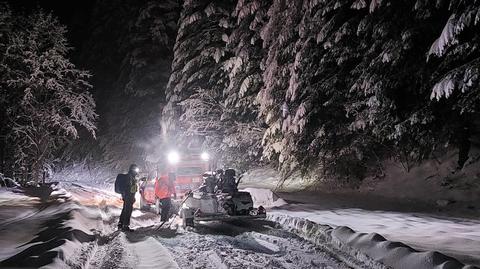 Podczas wędrówki w Beskidach utknęli w śnieżycy. Zmarzniętych i wyczerpanych turystów sprowadzali GOPR-owcy