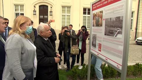 Jarosław Kaczyński podczas otwarcia wystawy plenerowej "Lech Kaczyński. Człowiek Solidarności"