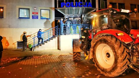 Rolnicy z Ostrowa protestowali pod komendą na znak solidarności z kolegami