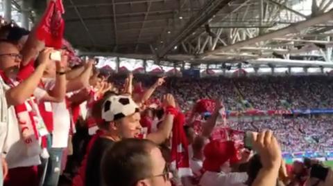 Zobacz jak kibice odśpiewali hymn na stadionie w Moskwie