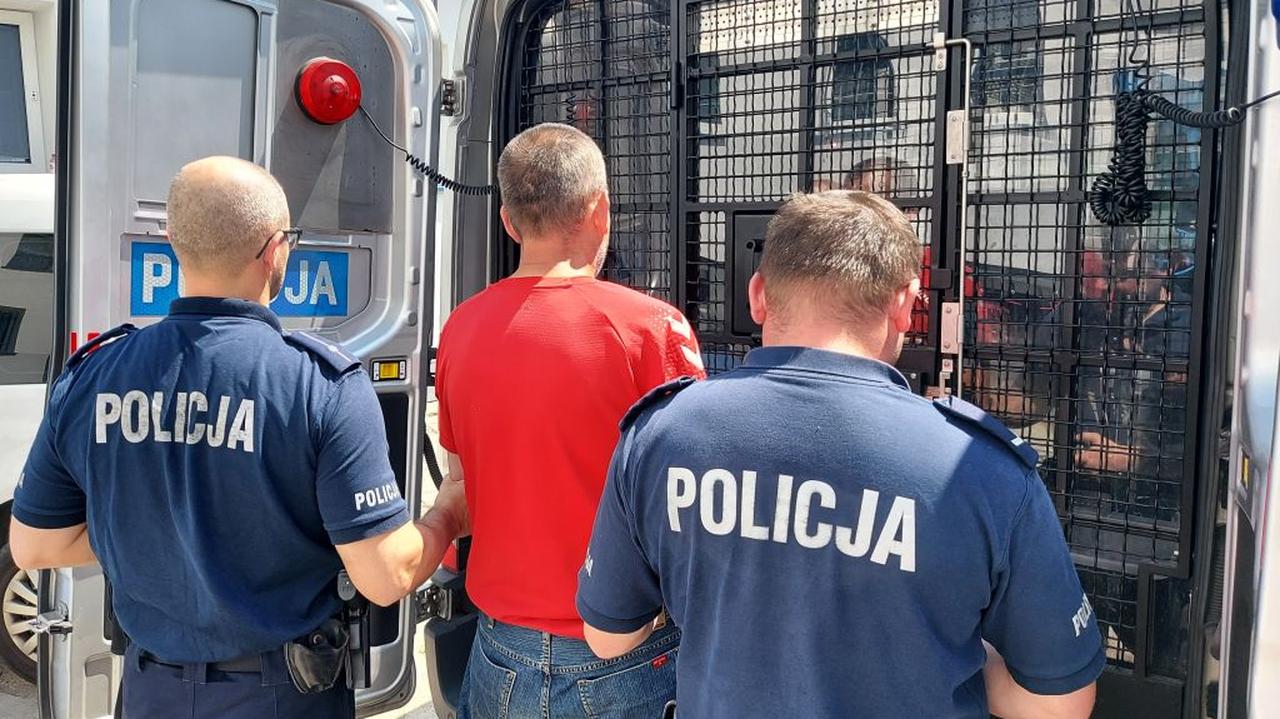 Bełchatów Byli Poszukiwani Przed Policją Chowali Się Pod Kocem 43 I 44 Latek Trafili Do 6134