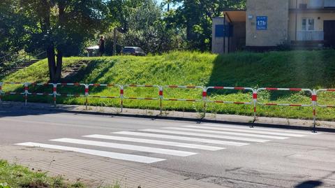 Przenieśli przejście dla pieszych, ale zapomnieli o... usunięciu barierek