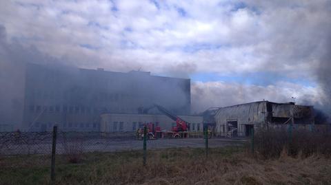 Duży pożar w Bydgoszczy. Ogień w budynkach firmy tekstylnej przy ul. Ołowianej