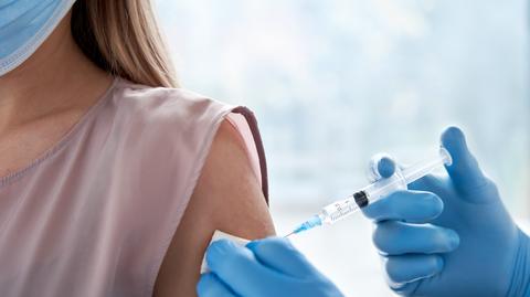 Weryfikacja szczepień w miejscu pracy. Piotr Mueller o przepisach