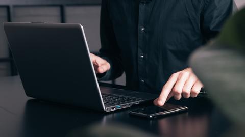 telefon szpieg hacker 