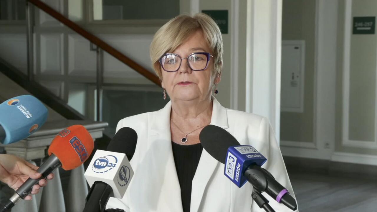 Dzwonią do bliskich ofiar katastrofy na Węgrzech. Wojewoda ostrzega przed oszustami