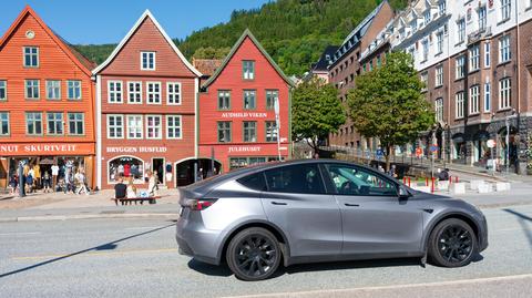 tesla norwegia - WonderKimber shutterstock_2642738475