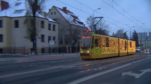 Świąteczna bimba kursuje po Poznaniu. Łączy jarmarki bożonarodzeniowe