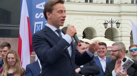 Krzysztof Bosak podczas wiecu w Warszawie