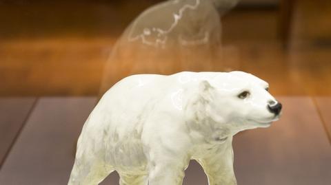 Białystok. Fajansowy niedźwiedź, który przechowywany jest w Muzeum Podlaskim powstał w fabryce w dawnym Pacykowie (materiał z 21.12.2021)