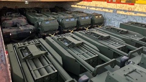 Wszystkie czołgi M1A1 Abrams, jakie wojsko ma, pokazano na defiladzie. Przed nimi zmodernizowane Leopardy 2PL