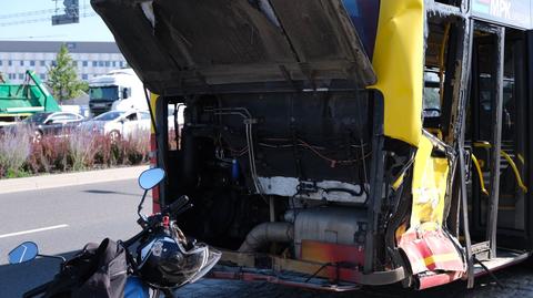 Tramwaj uderzył w tył autobusu 