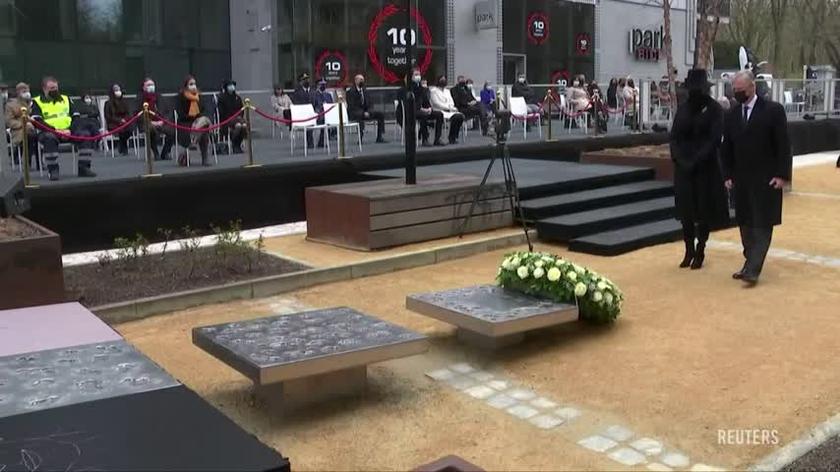 Piąta rocznica ataków terrorystycznych w Brukseli. Król Filip i królowa Matylda złożyli kwiaty