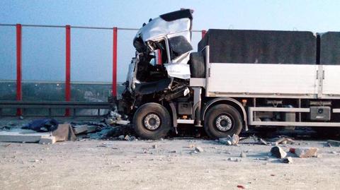 Zderzenie dwóch ciężarówek na S7, jedna osoba nie żyje (5.06.2023)