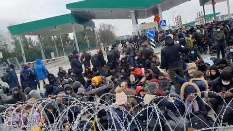 Straż Graniczna: na przejściu granicznym w Kuźnicy po stronie białoruskiej gromadzą się migranci (materiał z 15.11.2021)