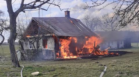 Drewniany dom stanął w ogniu. Zginęły dwie osoby (materiał z 8.04.2022)