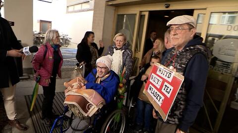 Osoby z niepełnosprawnościami i ich opiekunowie opuścili budynek Sejmu. "Nie czujemy się pokonani"