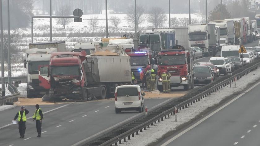 Zderzenie trzech ciężarówek w Koszwałach
