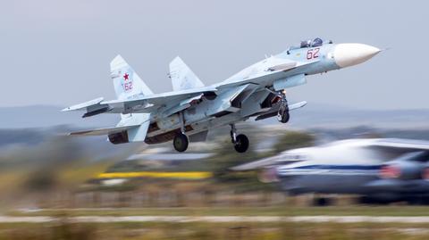 Rosyjskie myśliwce podczas ćwiczeń (wideo archiwalne)