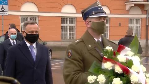 Prezydent oddaje hołd ofiarom zbrodni przed Pomnikiem Katyńskim