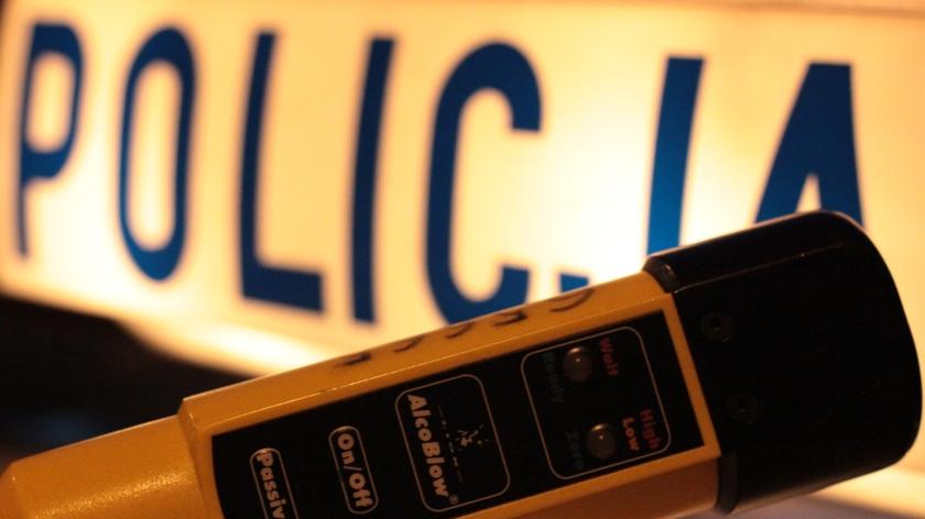 Desmayada, una niña de 15 años que estaba borracha fue encontrada a bordo.  ¿Qué encontró la policía?