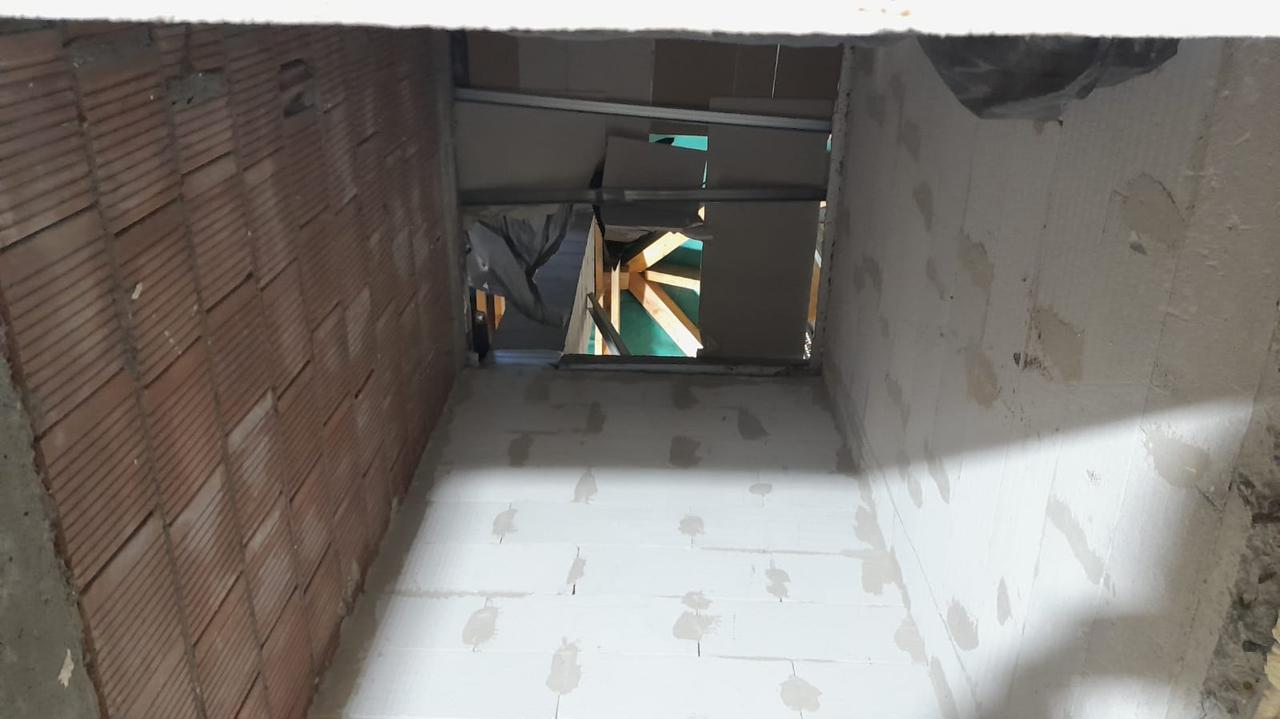 Pracownik wpadł do szybu windy, zginął na miejscu. Jego szef oskarżony