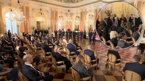 Prezes PiS wchodzi na uroczystość wręczenia Andrzejowi Dudzie uchwały PKW w sprawie wyboru na prezydenta
