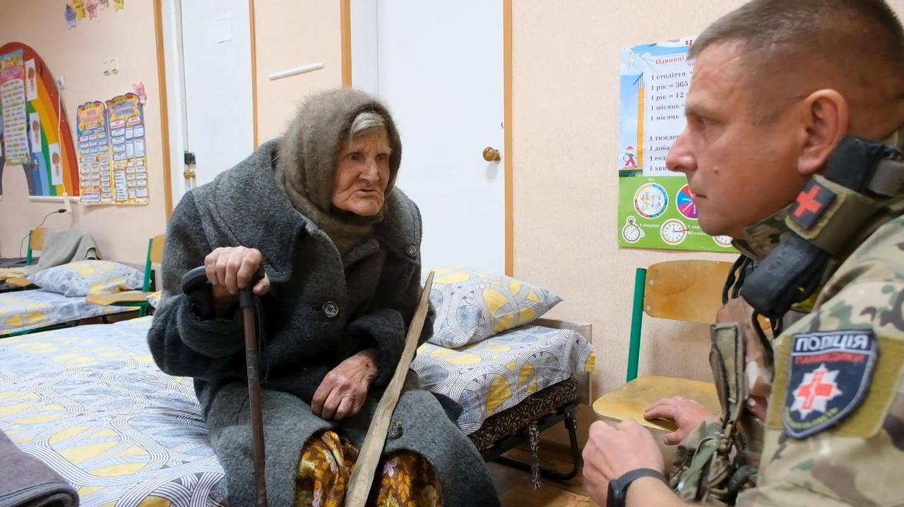 Ucraina.  O femeie de 98 de ani a fugit din teritoriul ocupat de rusi.  Am mers 10 km