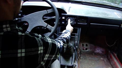 Odpala Poloneza czytnikiem linii papilarnych. Internauci okrzyknęli samochód "polską Teslą"