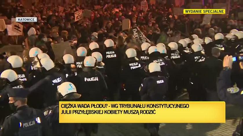Przepychanki manifestantów z policją w Katowicach