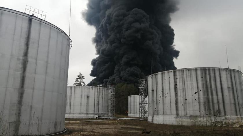Płonie baza paliwowa w Czernihowie. Została ostrzelana przez rosyjskie samoloty (03.03.2022)